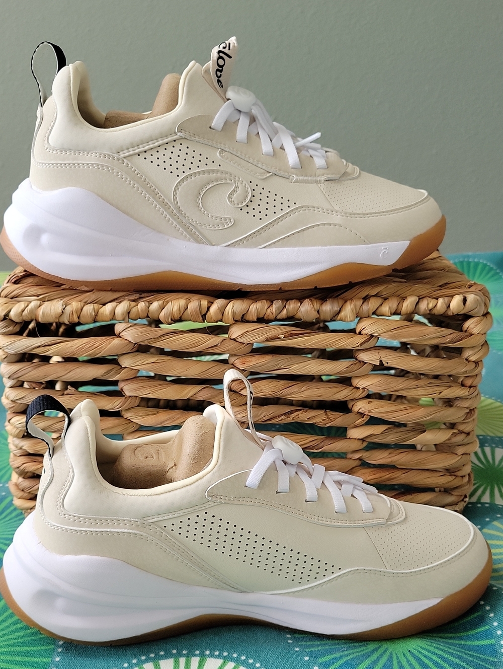 Clove Women's Strada Sneaker Shoes White Cherry Size 7 NEW